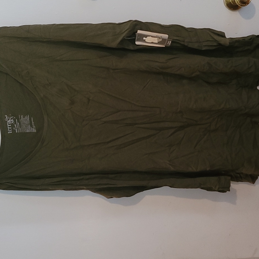 NWT long sleeve tee